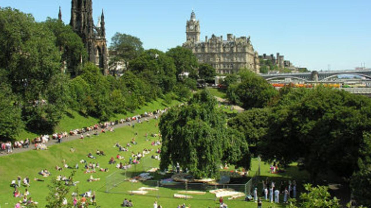 The Bonnie Bide Awa' Lägenhet Edinburg Exteriör bild
